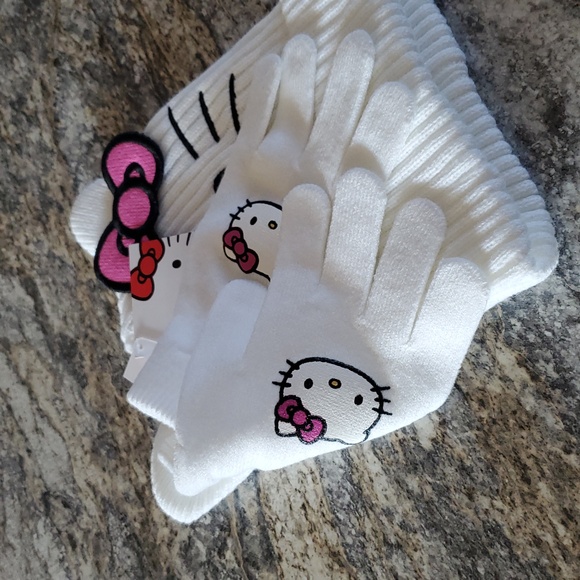 Hello Kitty White and Pink Hat and Gloves Set Sanrio - Picture 3 of 9